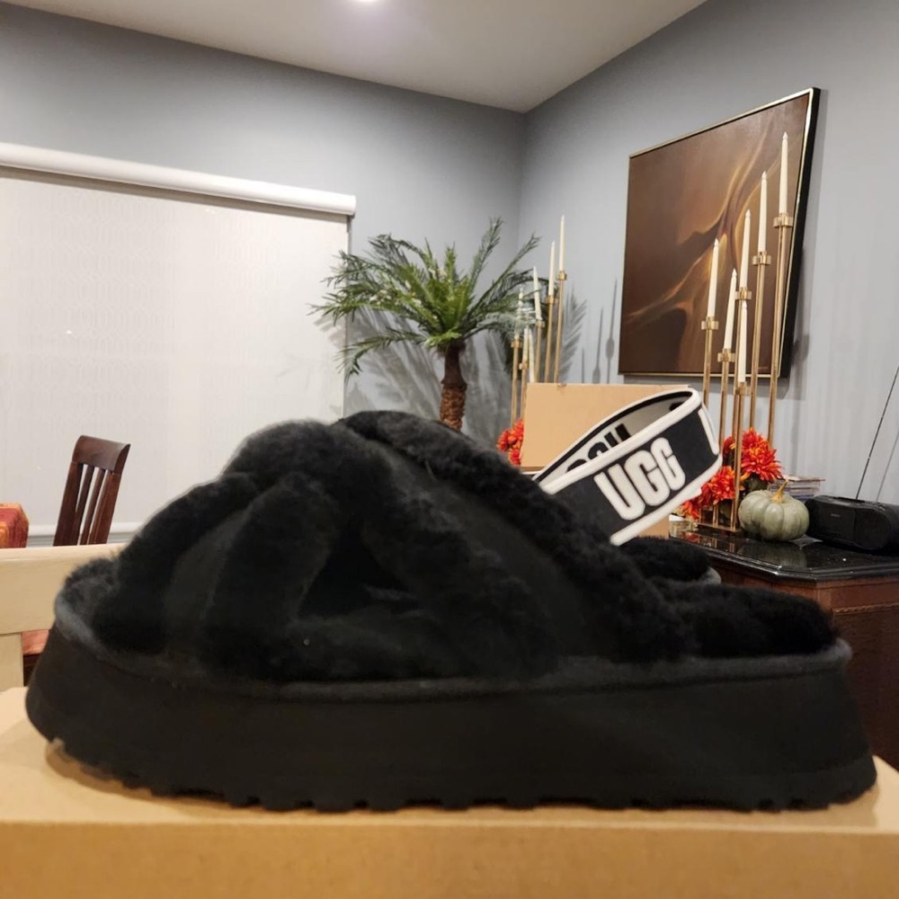 New Ugg Disco Cross Slide Size 9 - image 2